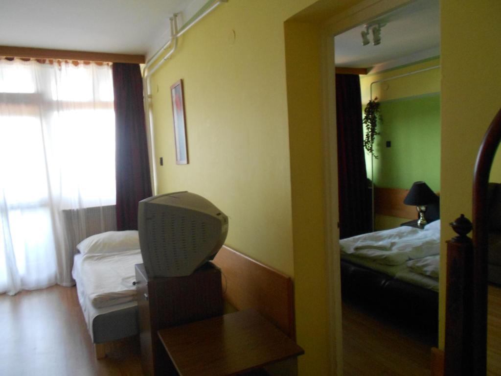 Budai Sport Hotel Budapest Room photo